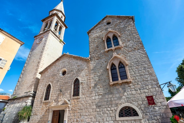 BUDVA, MONTENEGRO.L'église de la Sainte Trinité dans la vieille ville de Budva