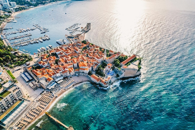 Budva Monténégro vue aérienne de la ville et de la plage