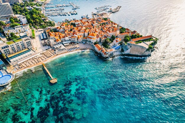 Budva Monténégro vue aérienne de la ville et de la plage