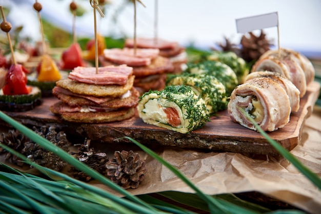 buffet dans la rue. collations pour l'événement. organisation de vacances