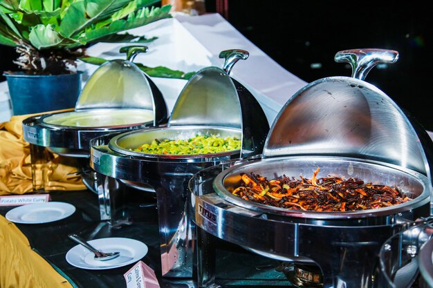 buffet de restauration pour les événements au restaurant de l'hôtel point de mise au point sélective