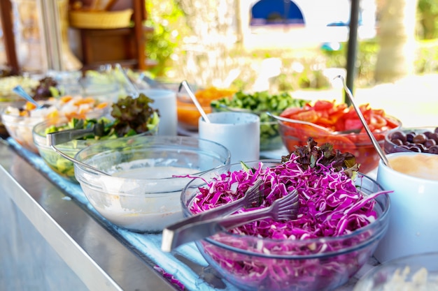 Photo buffet de salades.