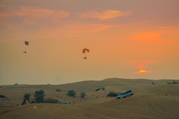 Buggy volant dans le désert arabe Localisation de tournage Dubaï