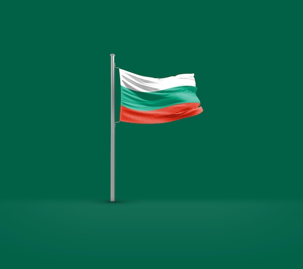 Bulgarie, agitant le drapeau dans un beau ciel