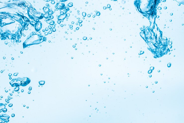 Photo bulles dans le fond de l'eau bleue.