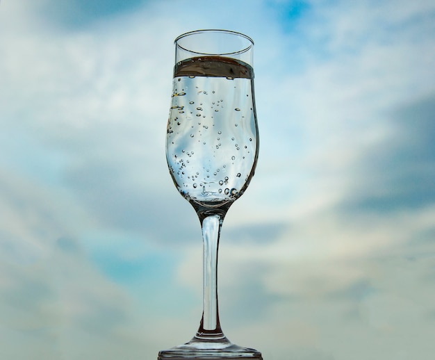 Photo bulles dans un verre avec de l'eau