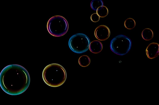 Photo bulles sur fond noir