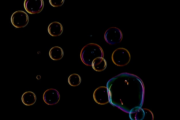 Photo bulles sur fond noir