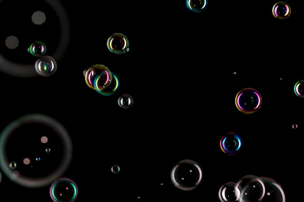 Photo bulles sur fond noir