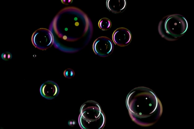 Bulles sur fond noir