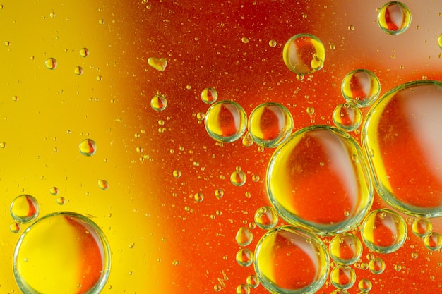 Bulles macro rouges et jaunes