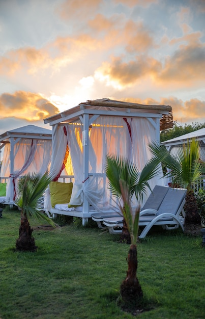 Bungalows, chaises à l'extérieur