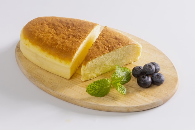 Bureau En Bois Avec Cheesecake Japonais Et Thé De L'après-midi, Gros Plan.