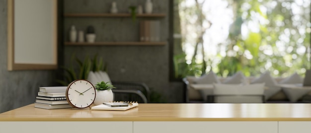 Un bureau en bois avec espace de copie sur fond flou d'un salon moderne