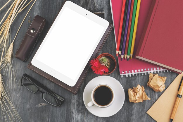 Bureau en bois avec tablette