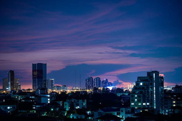 Bureau de commerce d'affaires de résidence d'hébergement de ville la nuit