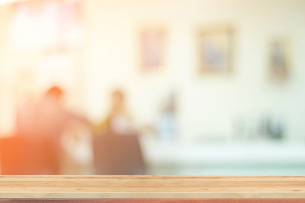 Bureau flou fond et défocalisé pour la présentation.