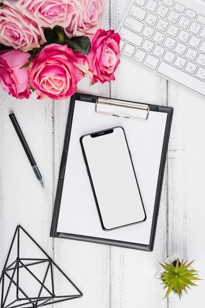 Bureau Plat Avec Des Fleurs