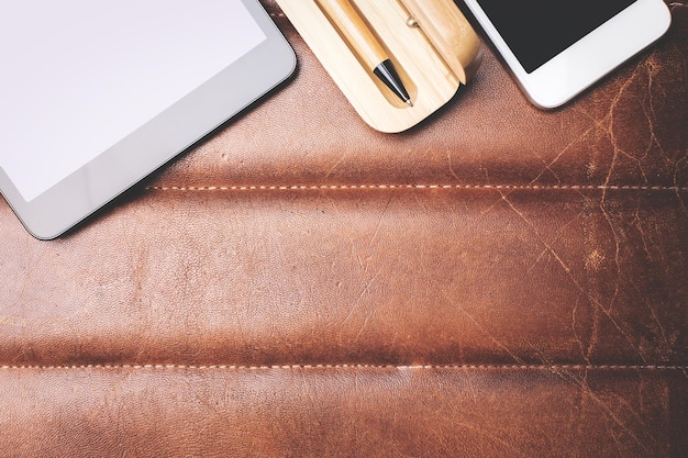 Bureau avec smartphone et pad