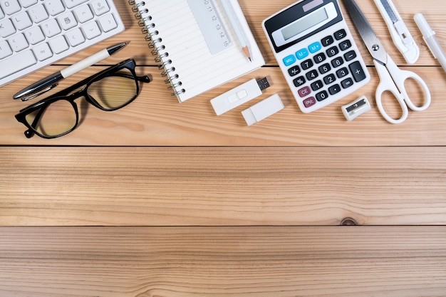 Bureau de travail avec clavier