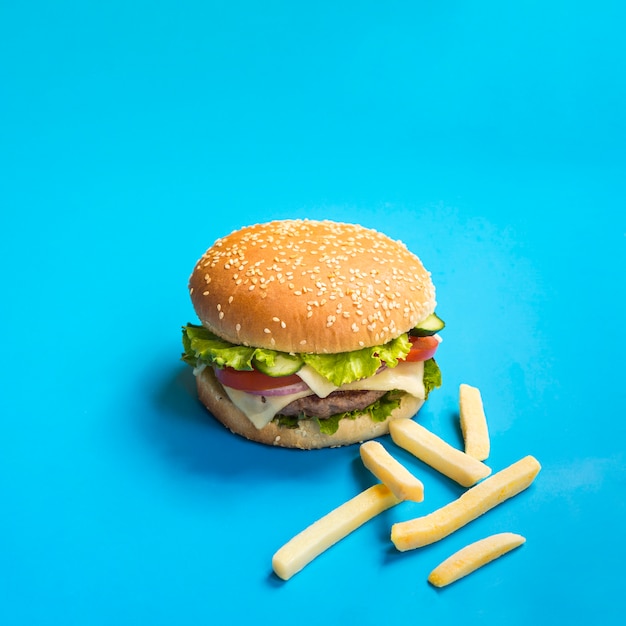 Photo burger appétissant avec frites