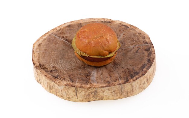 Burger artificiel isolé sur fond blanc