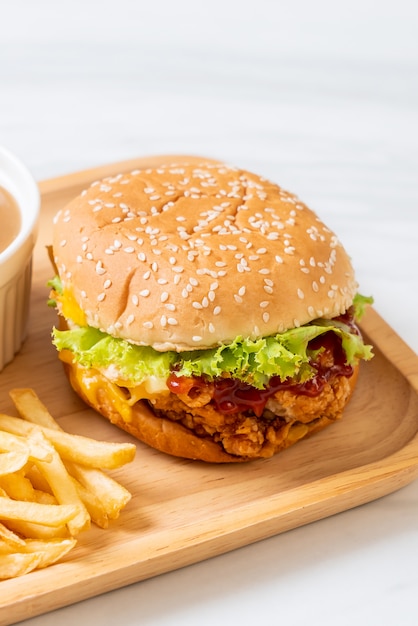 Photo burger au poulet frit