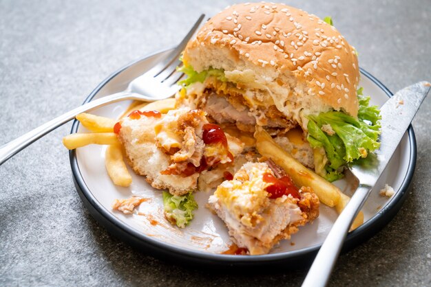 Photo burger au poulet frit