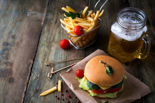 Burger fait maison avec petit pain