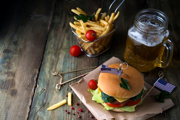 Burger fait maison avec petit pain