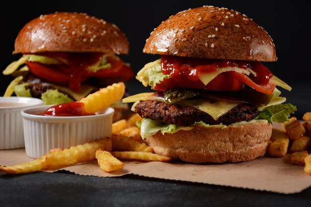 Burger maison au boeuf grillé,