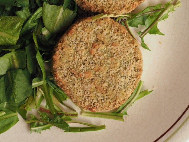 Burger végétalien avec salade