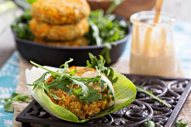 Burgers végétaliens à la patate douce et aux pois chiches