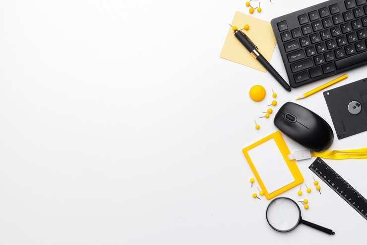 Business, éducation, accessoires de bureau, fournitures, sur fond blanc