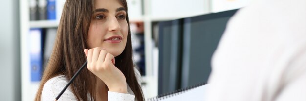 Businesslady corrige les nuances émergentes