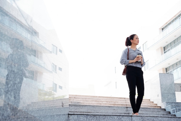 Businesswoman va travailler