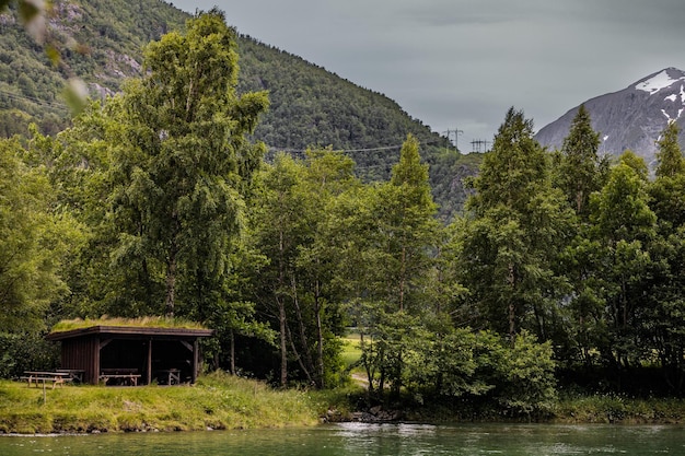 cabane à la montagne