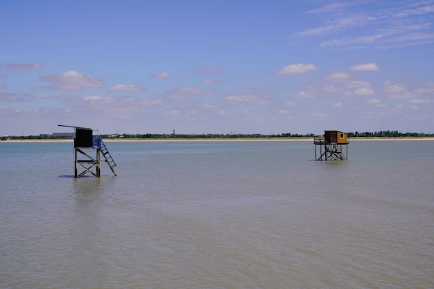 Cabanes de pêche en bois avec des filets à SaintPalaissurMer en charente pays france