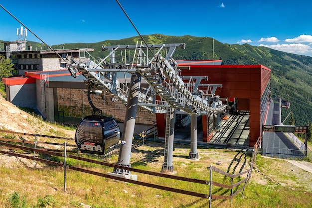 Cabine de téléphérique et station de téléphérique dans la station de ChopokJuh Slovaquie