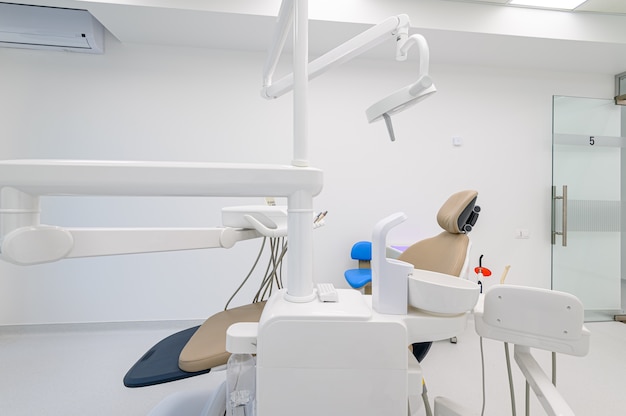 Cabinet médical de dentisterie, équipement spécial