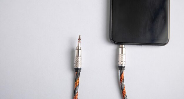 Câble audio connecté dans le smartphone Technologie