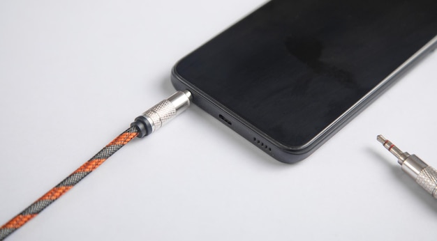 Câble audio connecté dans le smartphone Technologie
