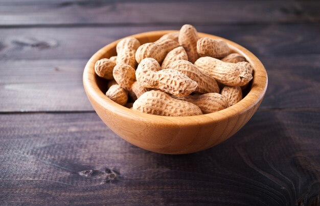 Cacahuètes dans un bol