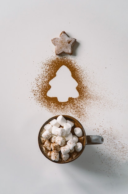 Cacao chaud aux guimauves sapin de Noël à la cannelle en pain d'épice