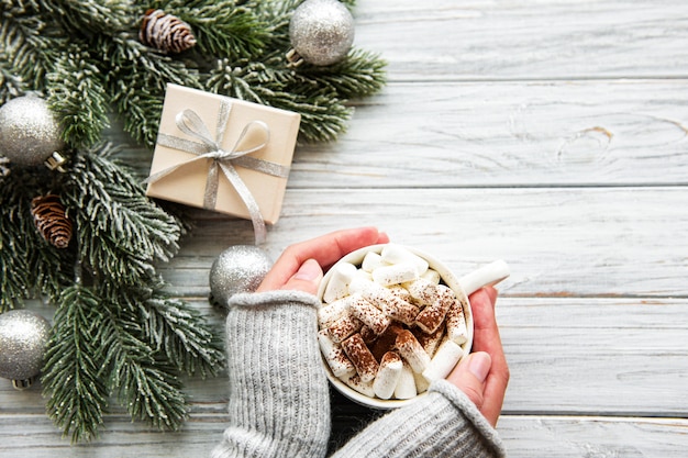 Cacao chaud et décorations de Noël