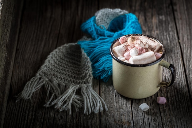 Cacao savoureux et sucré pour Noël avec des guimauves