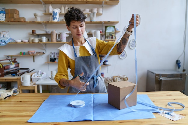 Cadeau de décoration de propriétaire de studio de poterie de femme avec la céramique d'artisanat pour l'expédition de livraison à l'acheteur