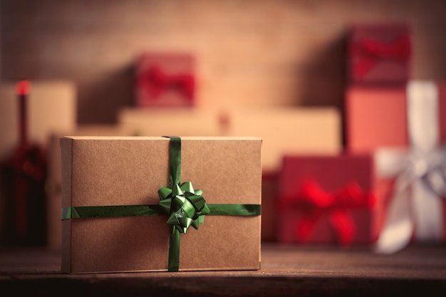 Cadeau De Noël Et Autres Cadeaux Sur Table En Bois
