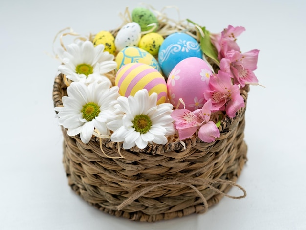 Cadeau de Pâques décoration naturelle oeufs panier de fleurs