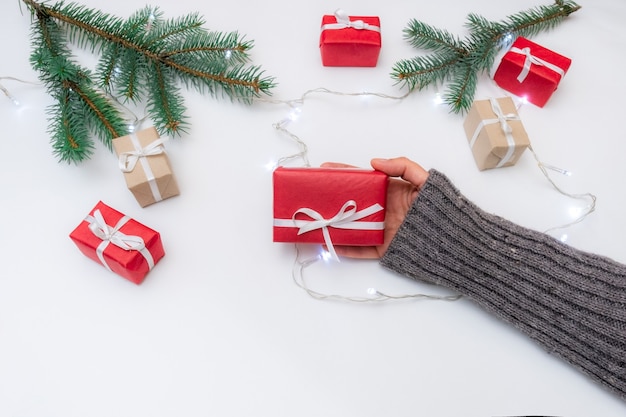 Cadeaux de Noël sur table